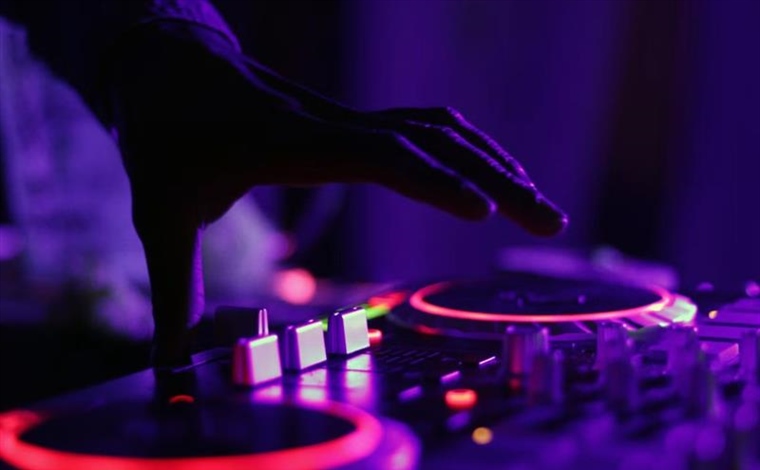 Electronic Music: How Technology Became an Instrument