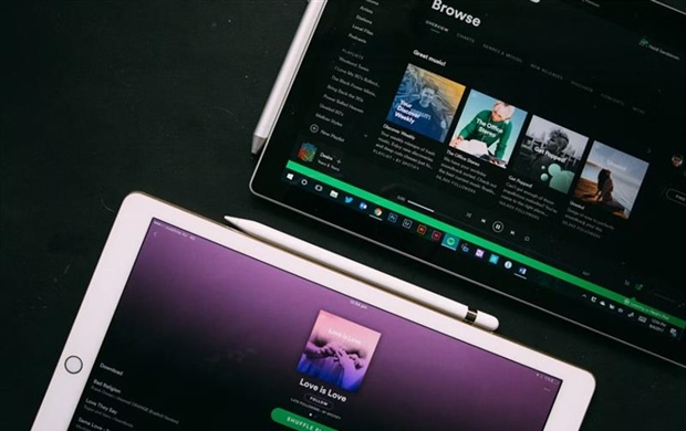 Music Streaming: How Digital Platforms Changed Listening