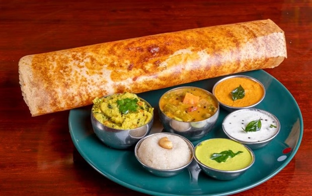 Indian Food: A World of Spices, Regions, and Culinary Traditions