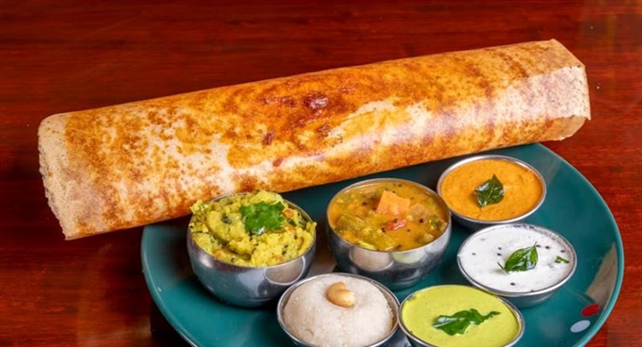 Indian Food: A World of Spices, Regions, and Culinary Traditions