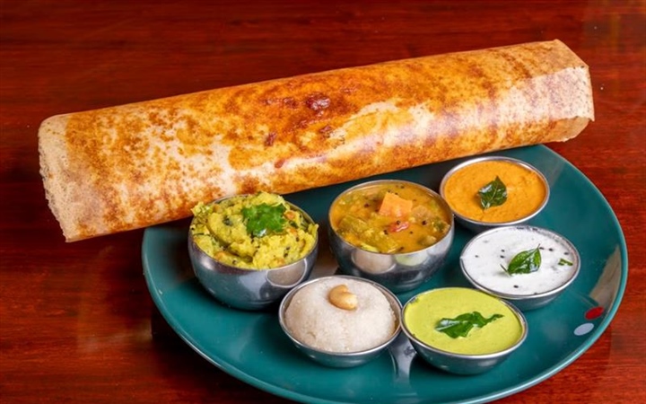 Indian Food: A World of Spices, Regions, and Culinary Traditions