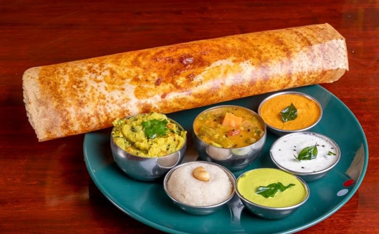 Indian Food: A World of Spices, Regions, and Culinary Traditions