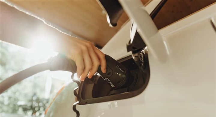 Charging an Electric Car: What New Owners Need to Know