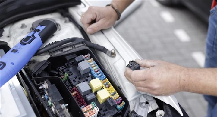 Car Maintenance: Electric vs Conventional Vehicles