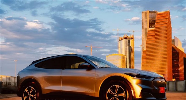 The Future of Cars: Will Electric Vehicles Replace Gasoline Cars?