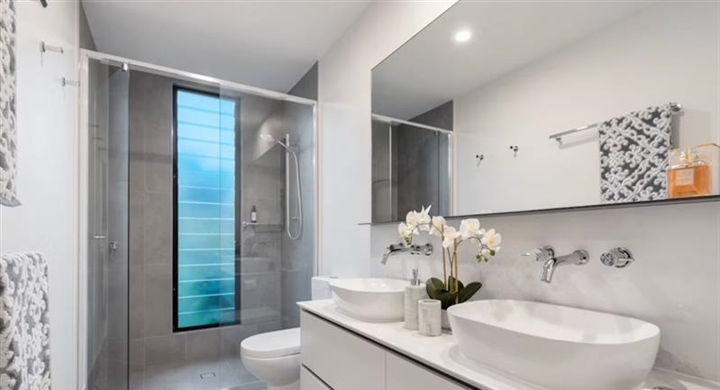 Bathroom Interior Design: Creating a Practical and Relaxing Space