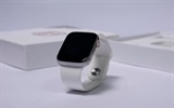 Smartwatches vs Traditional Watches: Which One Should You Wear?
