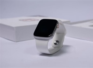 Smartwatches vs Traditional Watches: Which One Should You Wear?