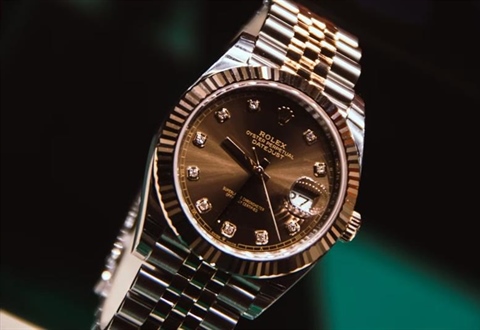Luxury Watches: What Makes an Expensive Watch Valuable?