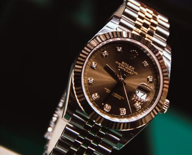 Luxury Watches: What Makes an Expensive Watch Valuable?