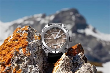 Watch Materials: Steel, Titanium, Ceramic, Gold, and More